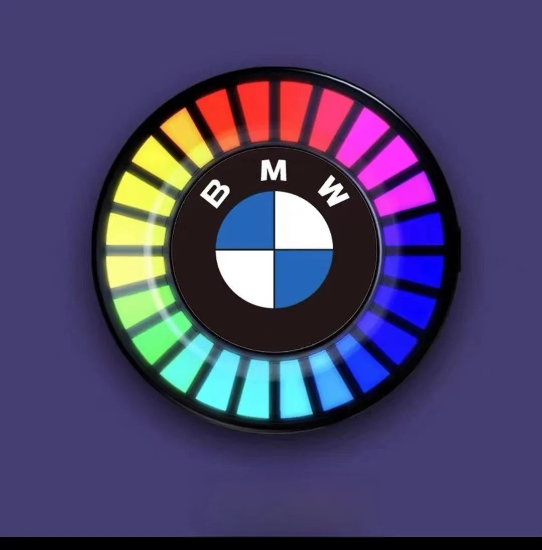 Lumière LED de voiture rythmée par la musique avec logo (avec diffuseur d’arômes)